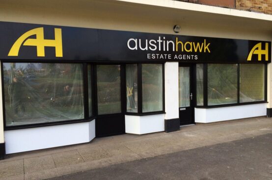 Stunning signs & vehicle graphics photo